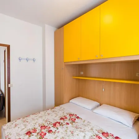 Bluehouse * Μπιμπιόνε